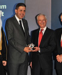 وزارة الأشغال تفوز بجائزة التفوق في تنفيذ إدارة الإستراتيجية (2009) 